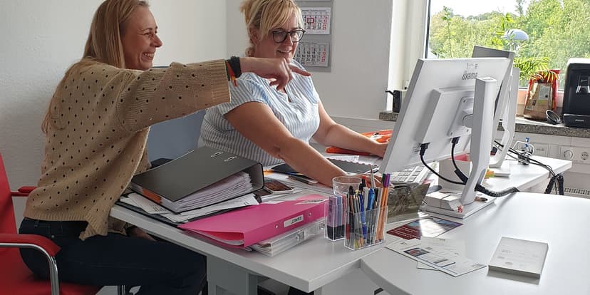 Volkshochschule bei Schafe vorm Fenster
